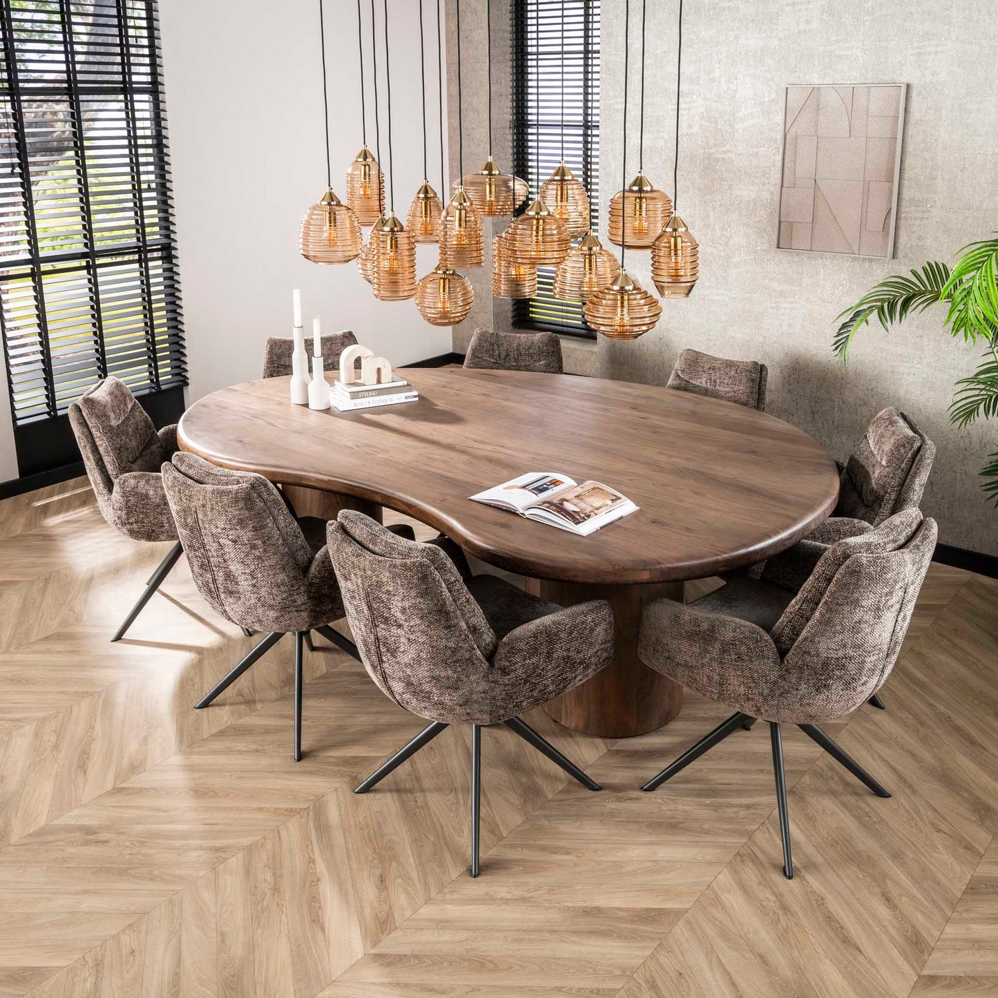 Akazie Massivholz Esstisch “Wave” – Organische Form & Modernes Design