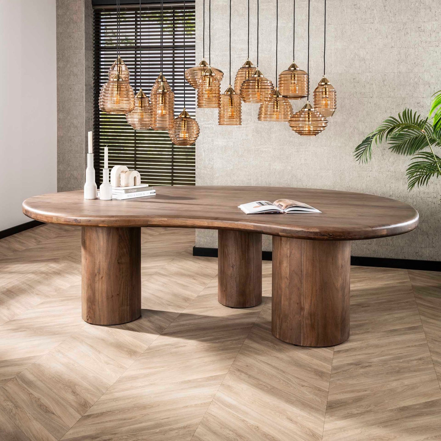Akazie Massivholz Esstisch “Wave” – Organische Form & Modernes Design