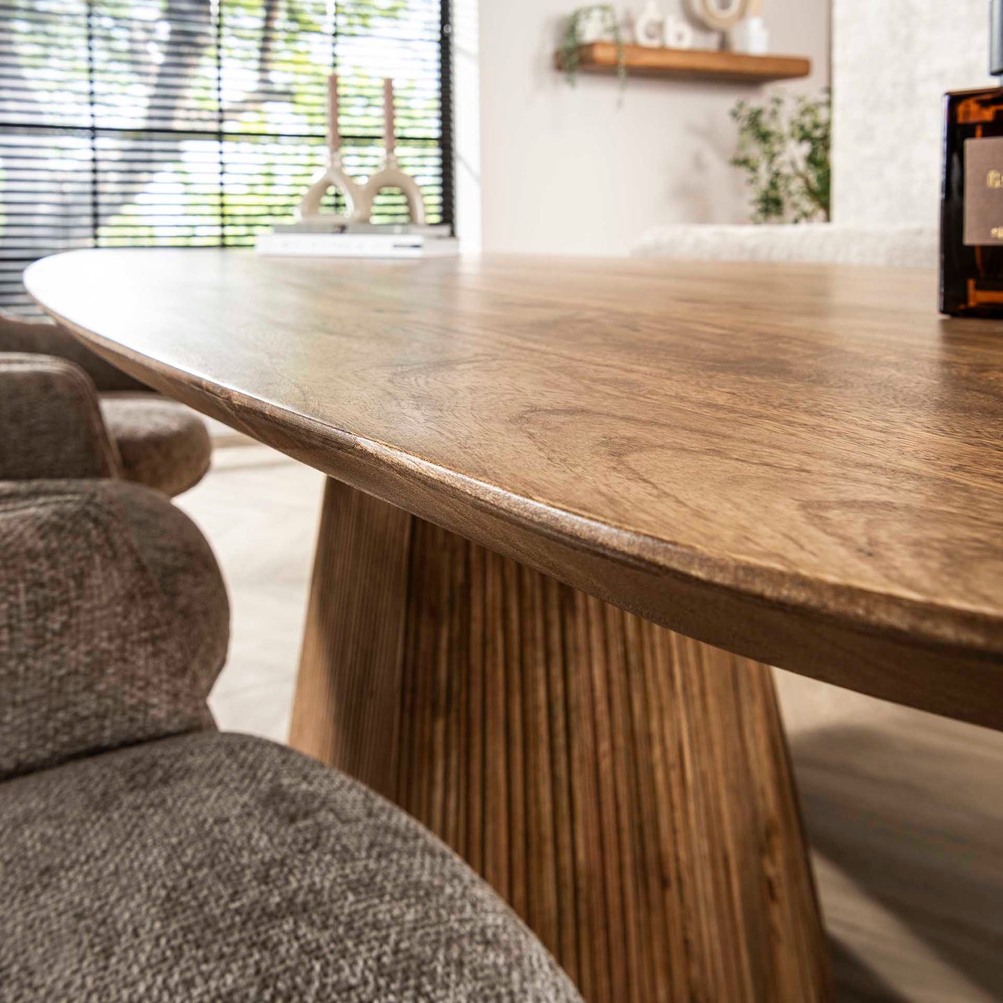Esstisch “Zklum” Massiv Mangoholz –  Modern Design