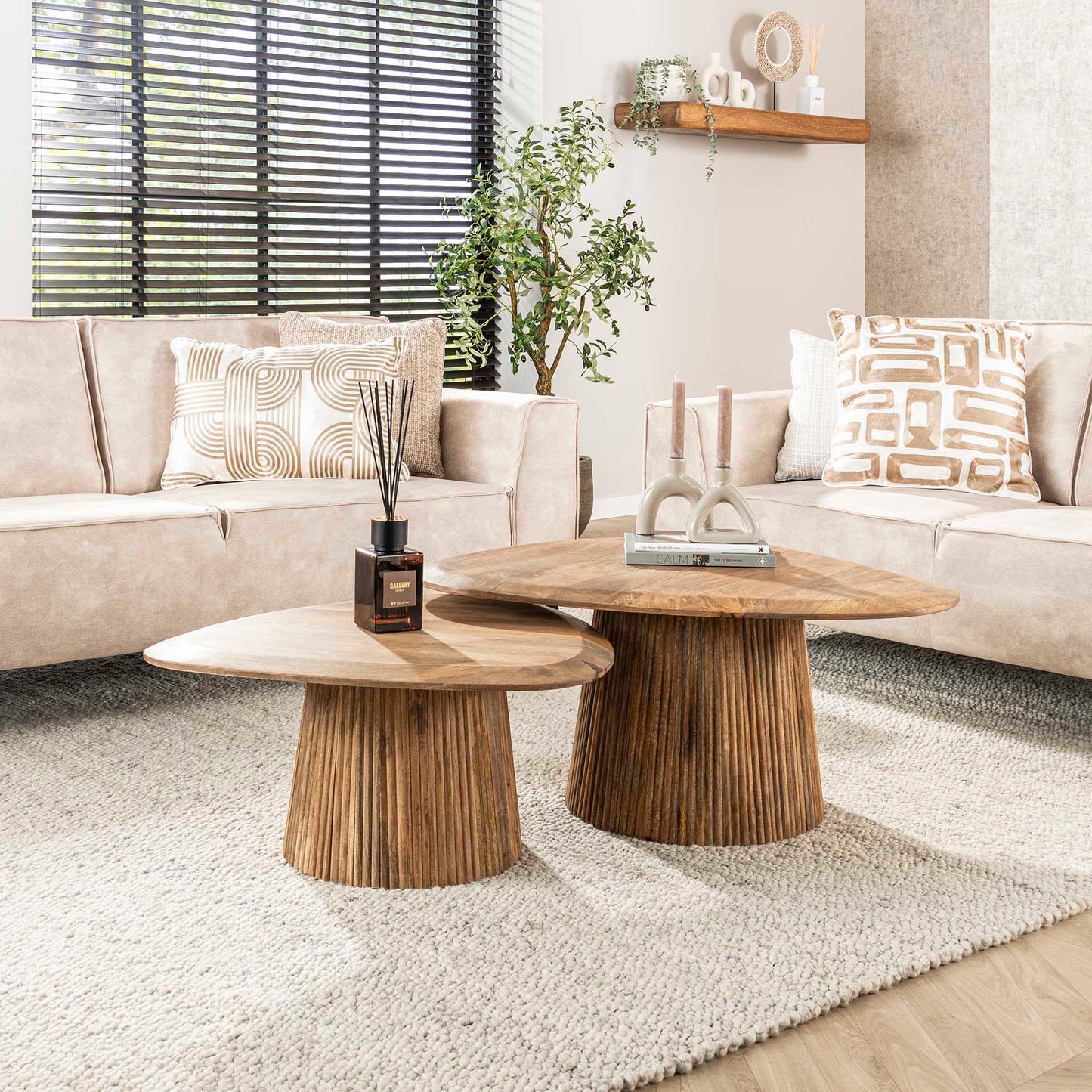 Wave Salontisch-Set aus Mangoholz (2-teilig) – Sandfarbene Couchtische mit einzigartigem Wave-Design