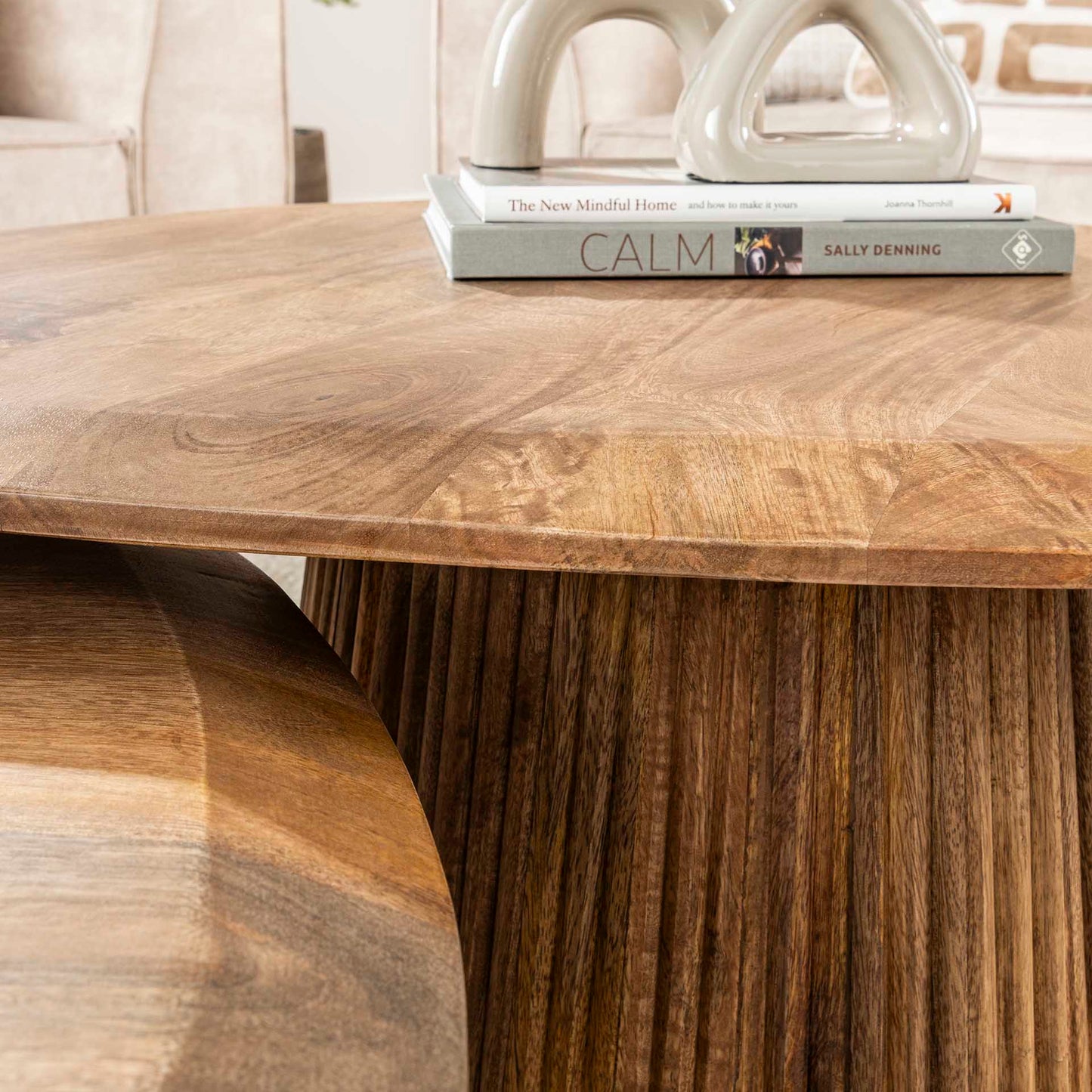 Wave Salontisch-Set aus Mangoholz (2-teilig) – Sandfarbene Couchtische mit einzigartigem Wave-Design