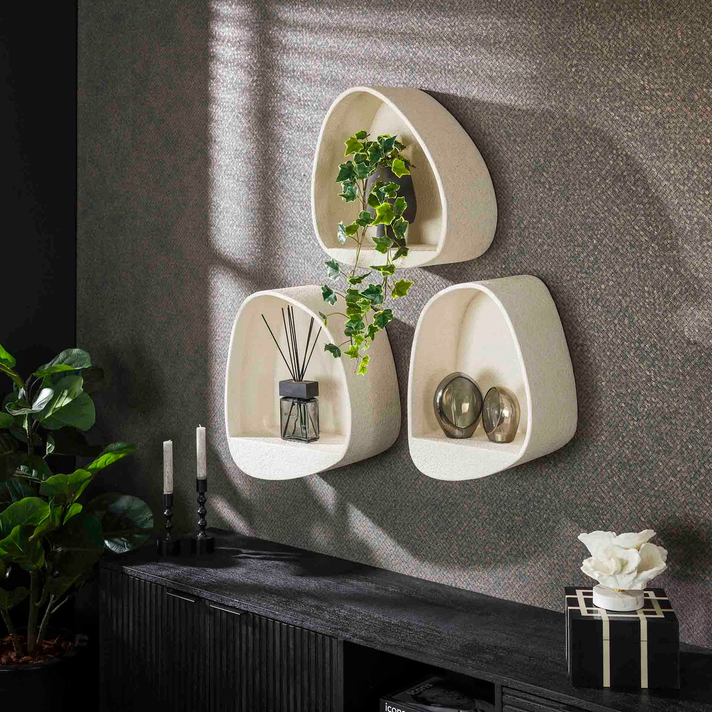 Wandregal Altara Drop 34x21x46 cm – Schwebendes Marmorkomposit-Wandregal